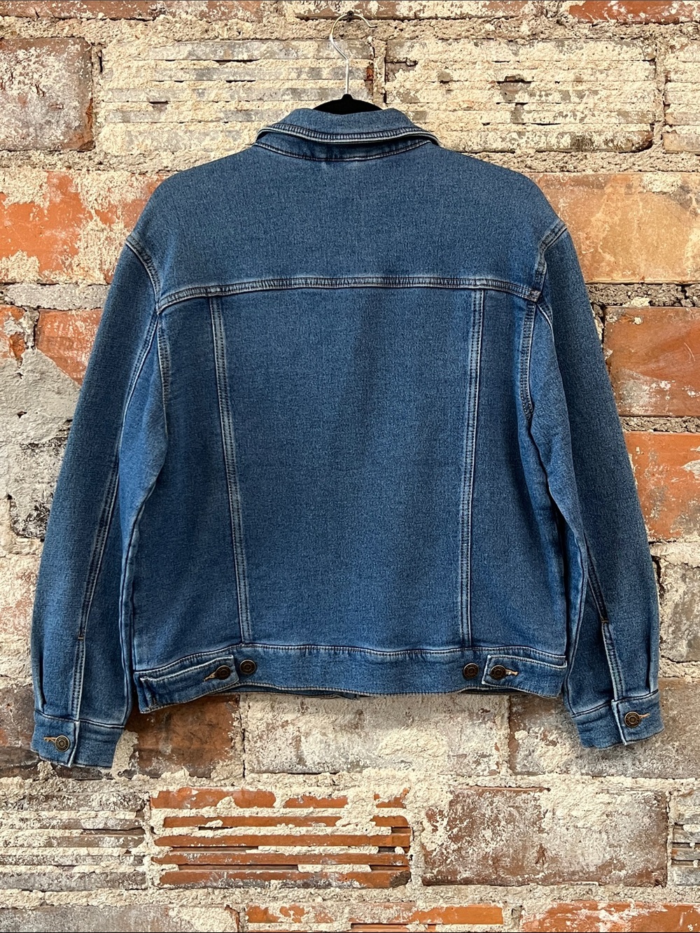 NWT Z Supply Dallas Medium Wash Denim Trucker Jacket with stretch - Picture 2 of 14